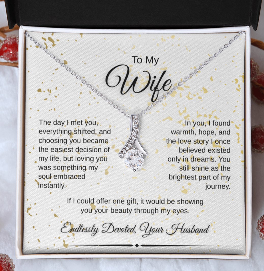 To My Wife – Alluring Beauty Necklace with Luxury Message Card